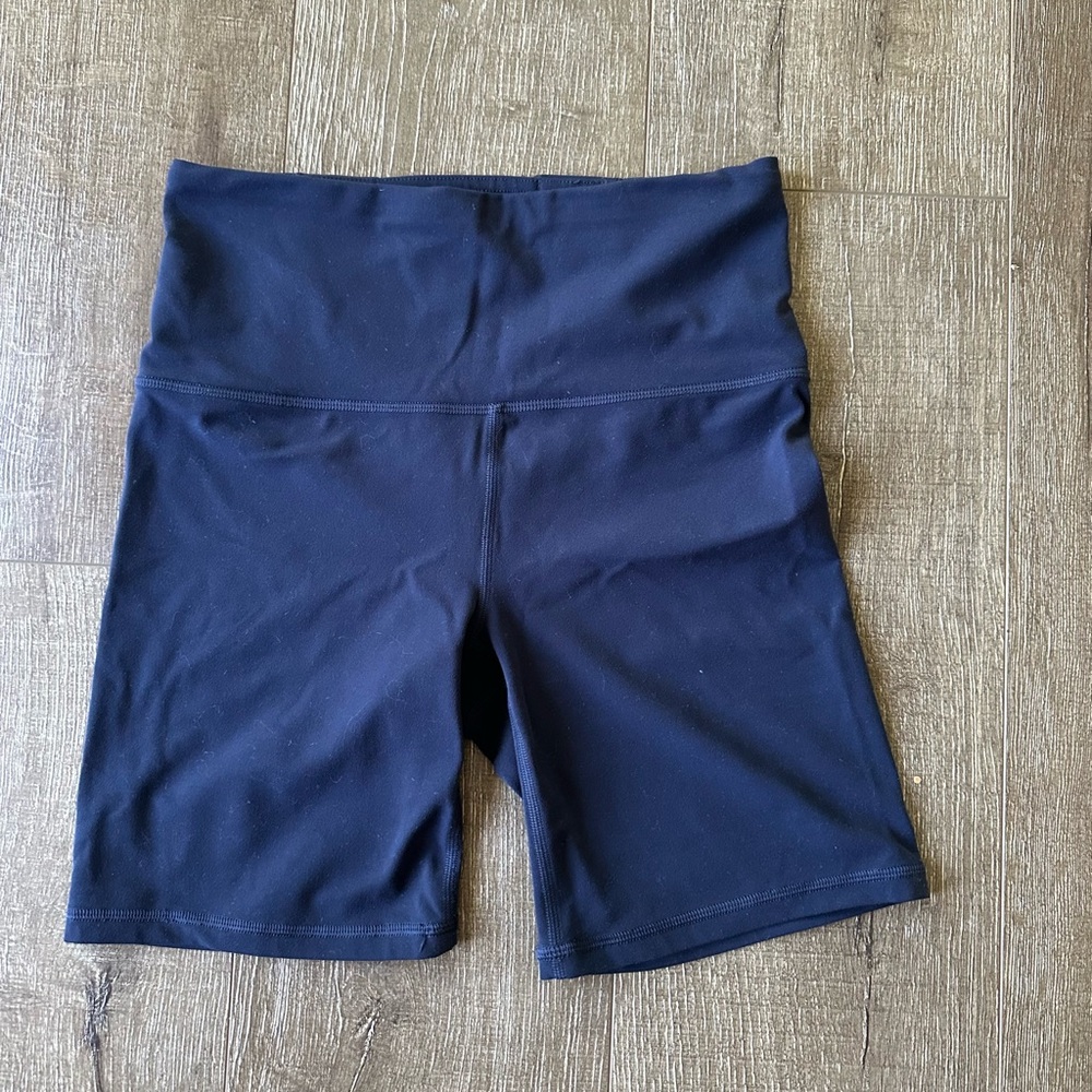 EUC Athleta Elation Ultra High Rise 7” Short size S